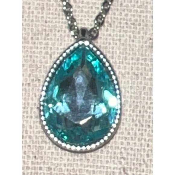 Charming Charlie Blue Crystal Pendant Necklace -- 18" - Picture 4 of 7